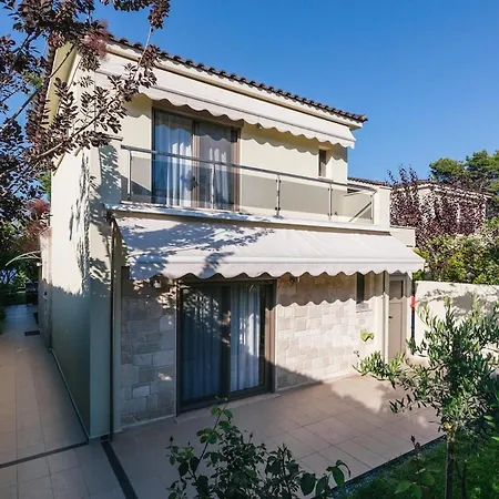 Villa Entire In With Sea Views In Complex Kriopigi