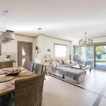 Entire In With Sea Views In Complex Villa