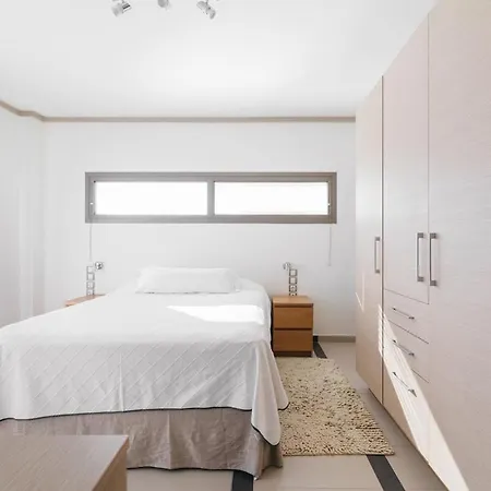 Entire In With Sea Views In Complex * クリオピギ