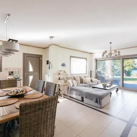 Entire In With Sea Views In Complex Villa