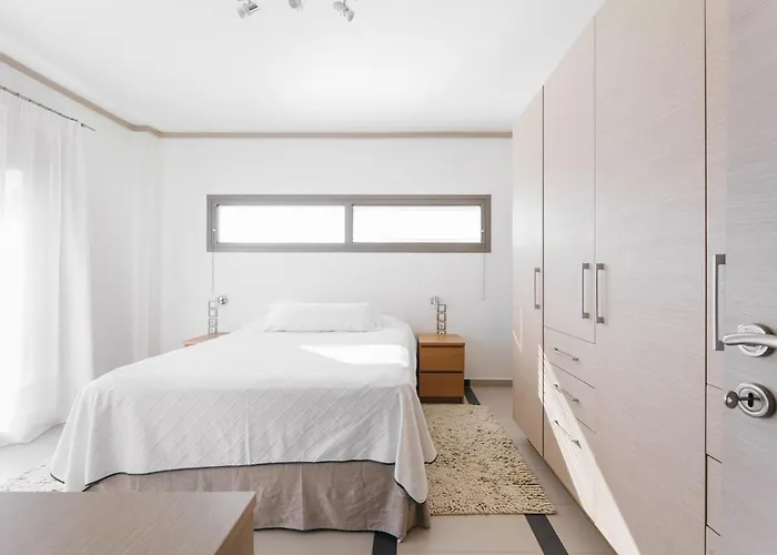 Entire In With Sea Views In Complex * クリオピギ