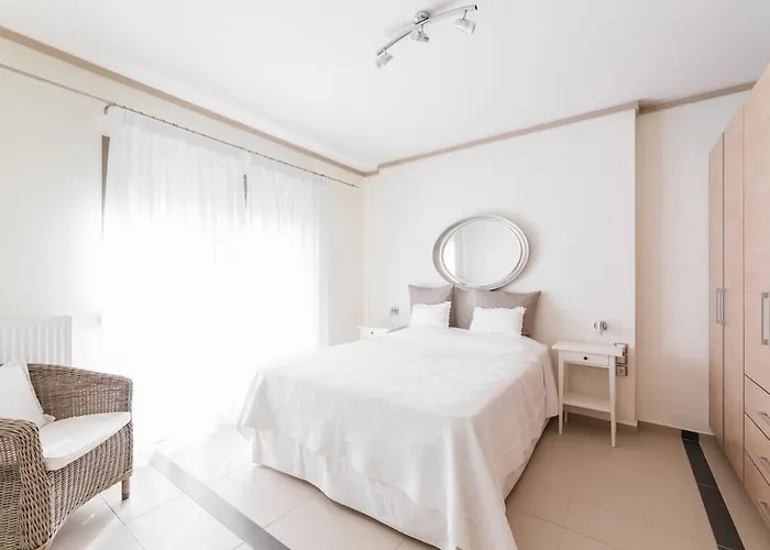 Entire In With Sea Views In Complex